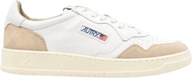 Autry Wit Beige Leren Sneakers Geperforeerd Ontwerp