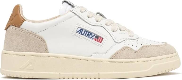 Autry Witte & Bruine Suiker Sneaker met Moderne Verhoudingen