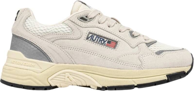 Autry Witte Hyperway Sneakers voor Stijl en Comfort