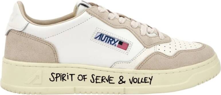 Autry Witte leren sneakers met geperforeerde neus Multicolor