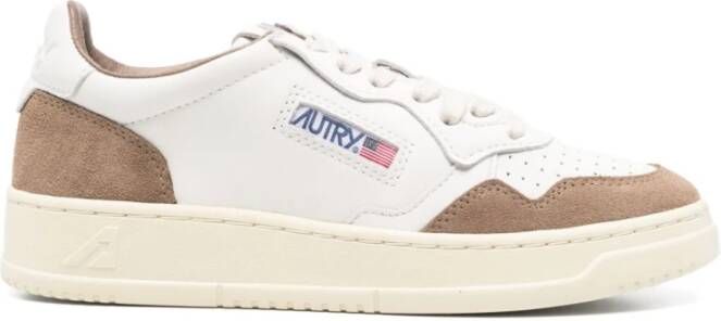 Autry Witte Medalist Sneakers met geperforeerde neus