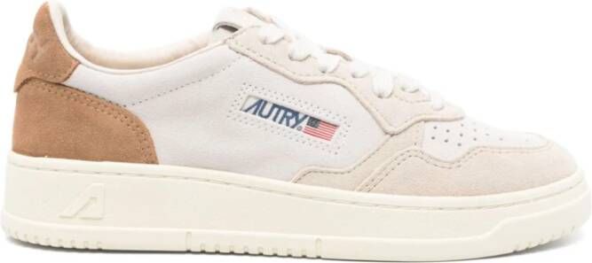 Autry Witte lage sneakers met logodetail Multicolor Dames