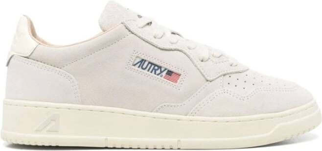 Autry Witte Sneakers met Contrasterende Hielstuk