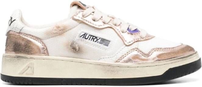 Autry Low-Top Sneakers White Worn Effect Sneakers in wit