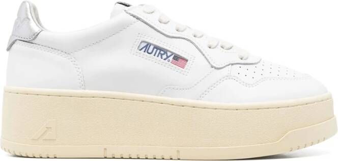 Autry Witte Veterschoenen met Geperforeerde Details