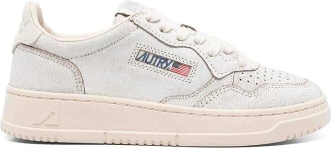 Autry Witte Veterschoenen met Geperforeerde Neus