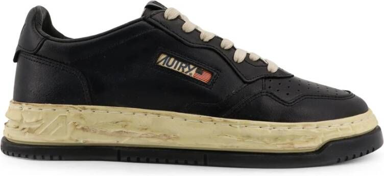 Autry Zwarte Sneakers met Geperforeerde Leren Inzet