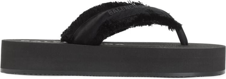 Balenciaga Cushy teenslippers