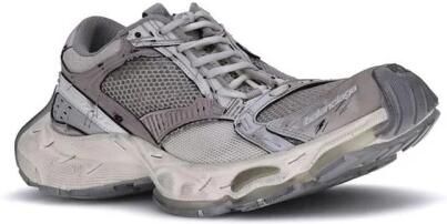 Balenciaga Gedestructureerde Stapler Sneakers met Avant-Garde Details