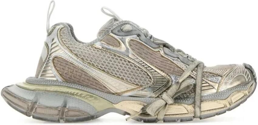 Balenciaga Versleten Mesh Sneakers met Streep Detailing