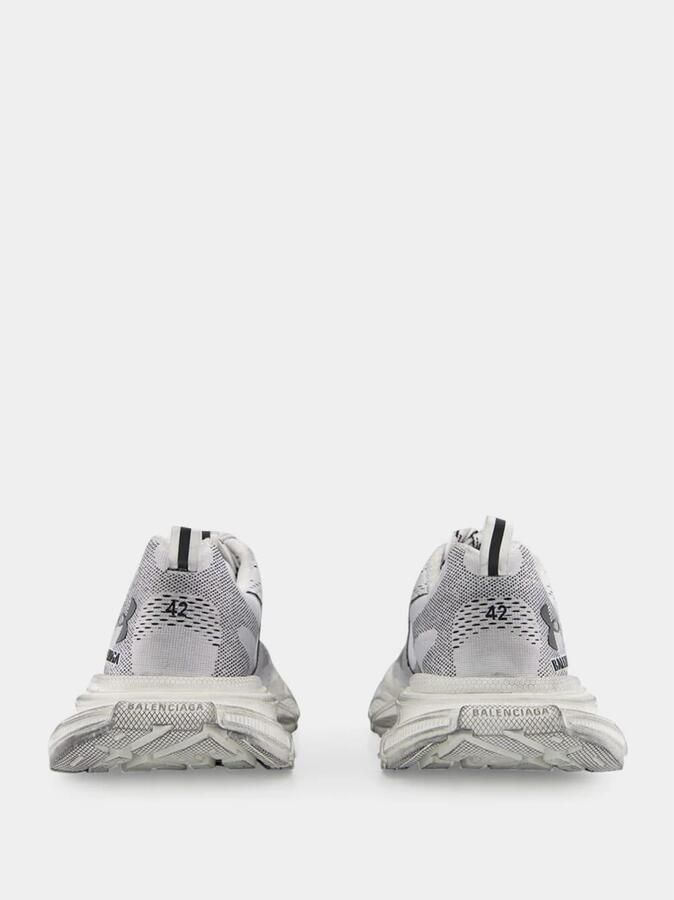Balenciaga Witte Gebreide Sneaker met Versleten Effect