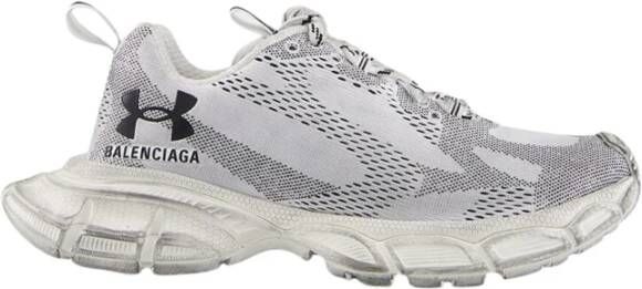 Balenciaga Witte Gebreide Sneaker met Versleten Effect