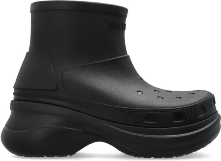 Balenciaga Zwarte platformlaarzen met reliëflogo