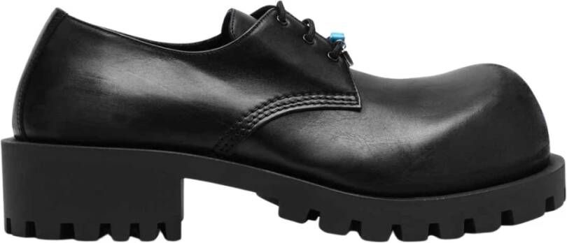 Balenciaga Zwarte platte schoenen Derby stijl
