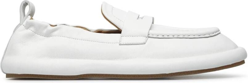 Barracuda Witte platte schoenen Tijdloze stijl