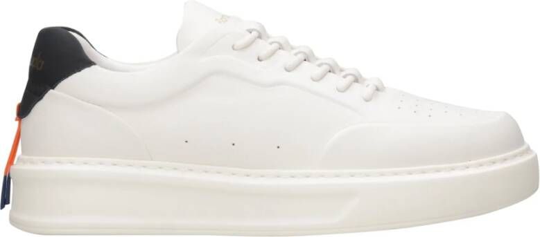 Barracuda Witte Slip-On Sneakers met Kwastje