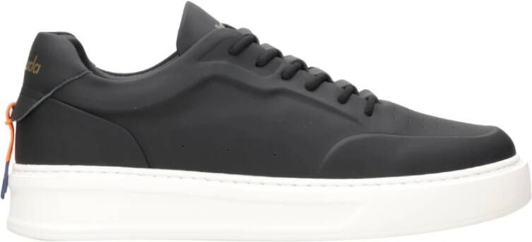 Barracuda Zwarte Slip-On Kwast Sneakers
