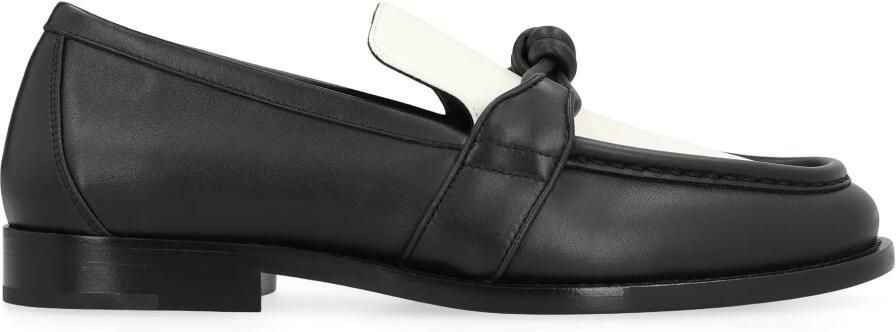 Bottega Veneta Leren Loafers met Knoopdetail