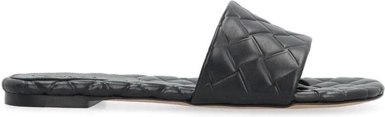 Bottega Veneta Zwarte Gewatteerde Leren Platte Sandalen