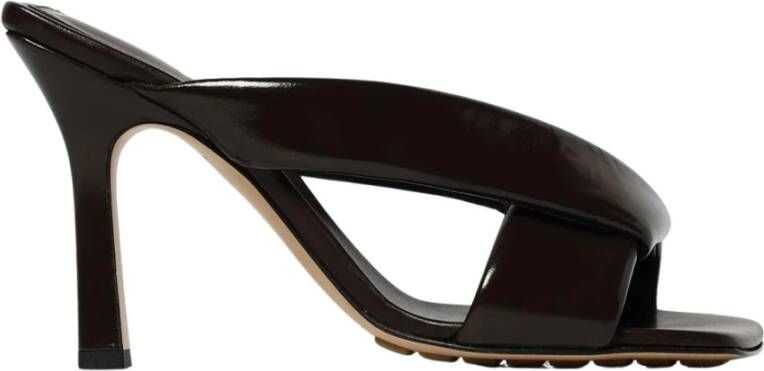 Bottega Veneta Bruin lederen kruisband hak sandalen