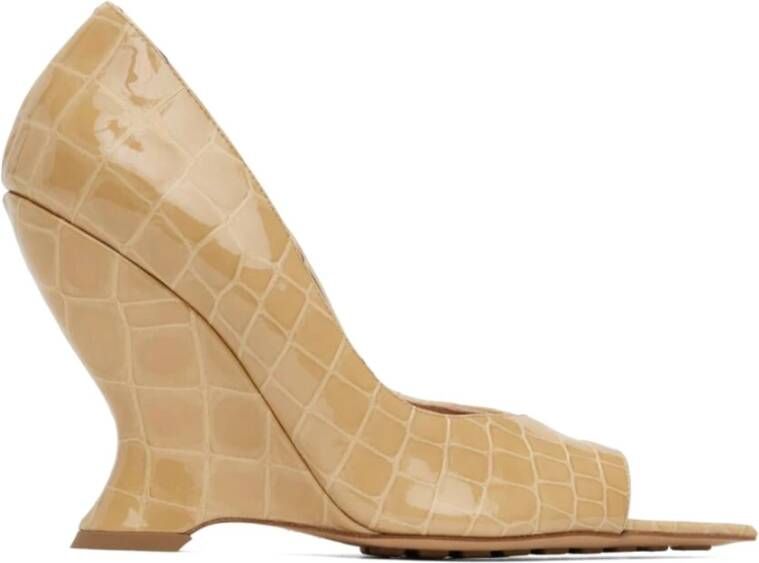 Bottega Veneta Elegante Decollete Schoenen Beige Dames