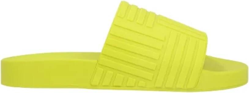 Bottega Veneta Gele rubberen slides met ergonomische inlegzool Yellow Dames