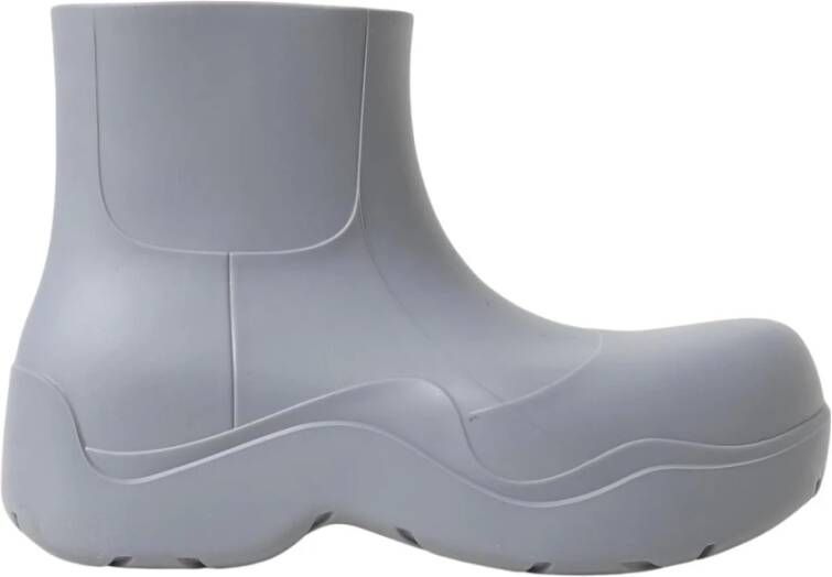 Bottega Veneta Grijze Rubber Enkellaarzen Gewatteerd Ontwerp