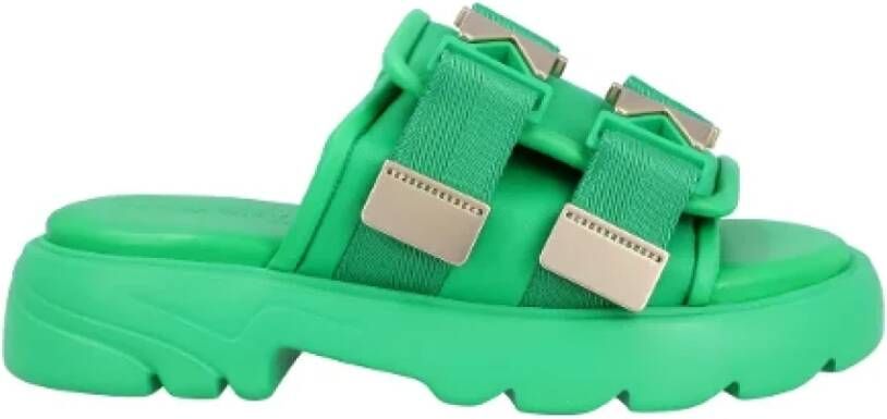 Bottega Veneta Groene leren platte sandalen met decoratieve gesp Green Dames