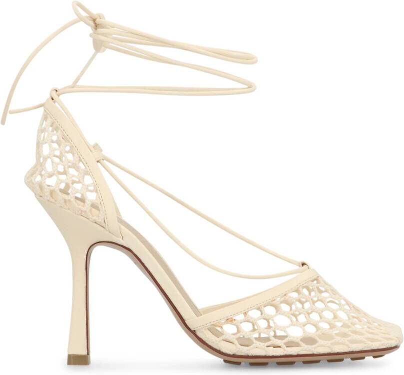 Bottega Veneta Nylon veterschoenen met hakken en rubberen noppen