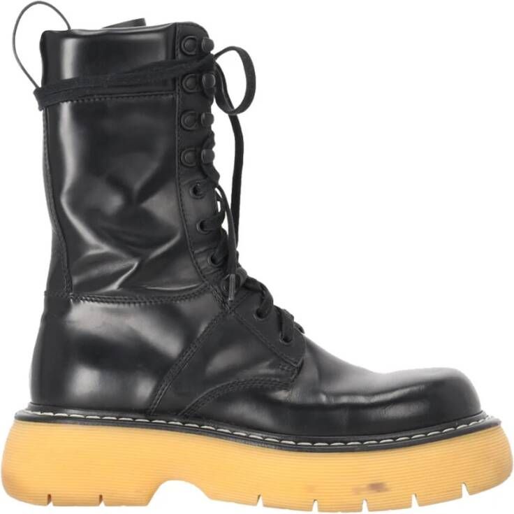 Bottega Veneta Vintage Tweedehands veterschoenen met ronde neus en rubberen zool schoeisel