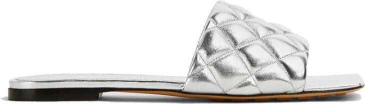 Bottega Veneta Zilveren Gewatteerde Sandalen voor Vrouwen Gray Dames