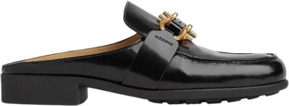 Bottega Veneta Zwarte platte schoenen met gouden metalen detail