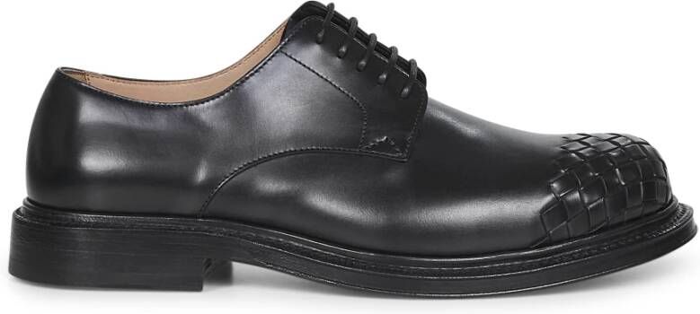 Bottega Veneta Zwarte platte schoenen met Intrecciato-ambacht
