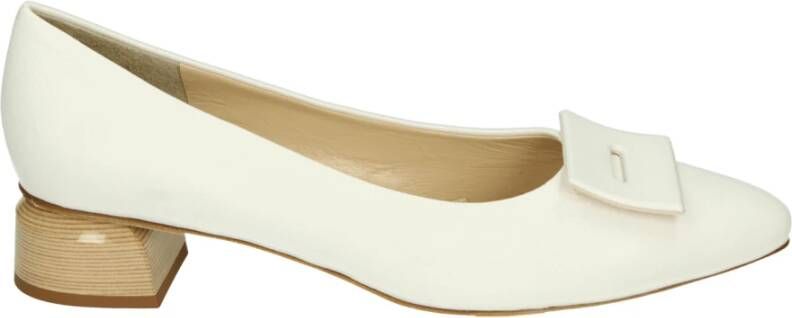 Brunate Witte leren pumps met G-breedte