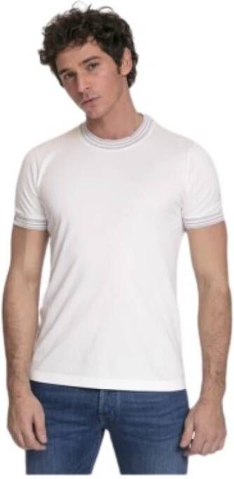 Brunello Cucinelli Wit T-shirt met ronde hals en kleurrijke gestreepte halslijn en mouwboorden
