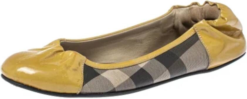 Burberry Vintage Pre-owned Canvas flats Beige Dames