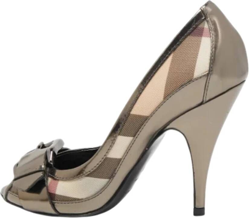 Burberry Vintage Pre-owned Canvas heels Gray Dames