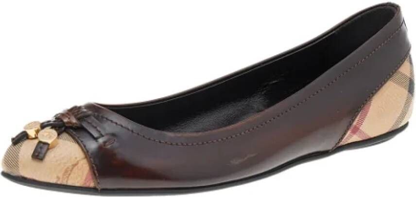 Burberry Vintage Pre-owned Coated canvas flats Brown Dames