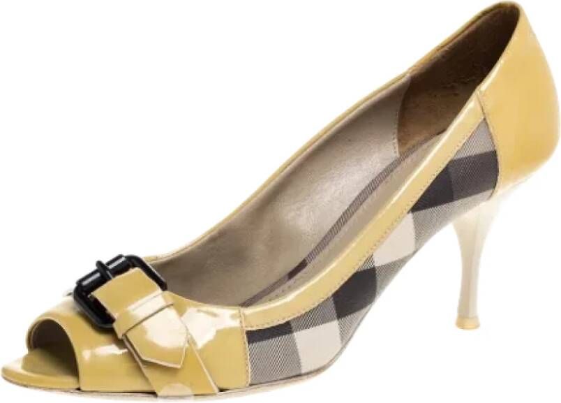 Burberry Vintage Pre-owned Leather heels Yellow Dames