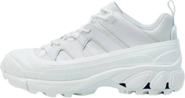 Burberry Witte canvas en leren lage sneakers White Dames