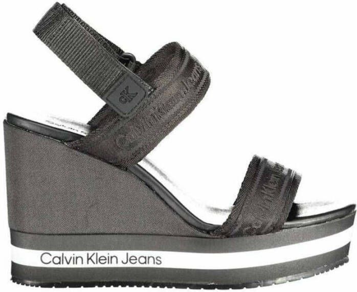 Calvin Klein NU 21% KORTING Sleehaksandaaltjes NATALIA 1D met logo opschrift op de loopzool - Foto 4