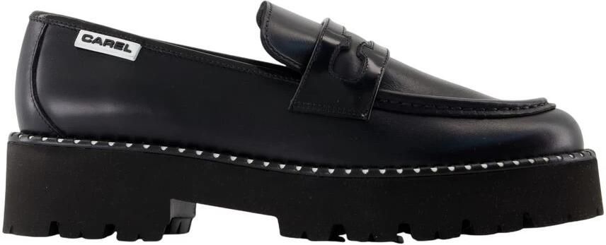 Carel Zwarte Leren Platte Schoenen met Messing Details
