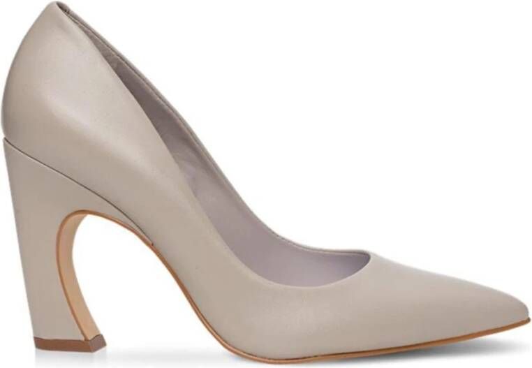 Carrano Beige Elegante Gesloten Pumps Beige Dames