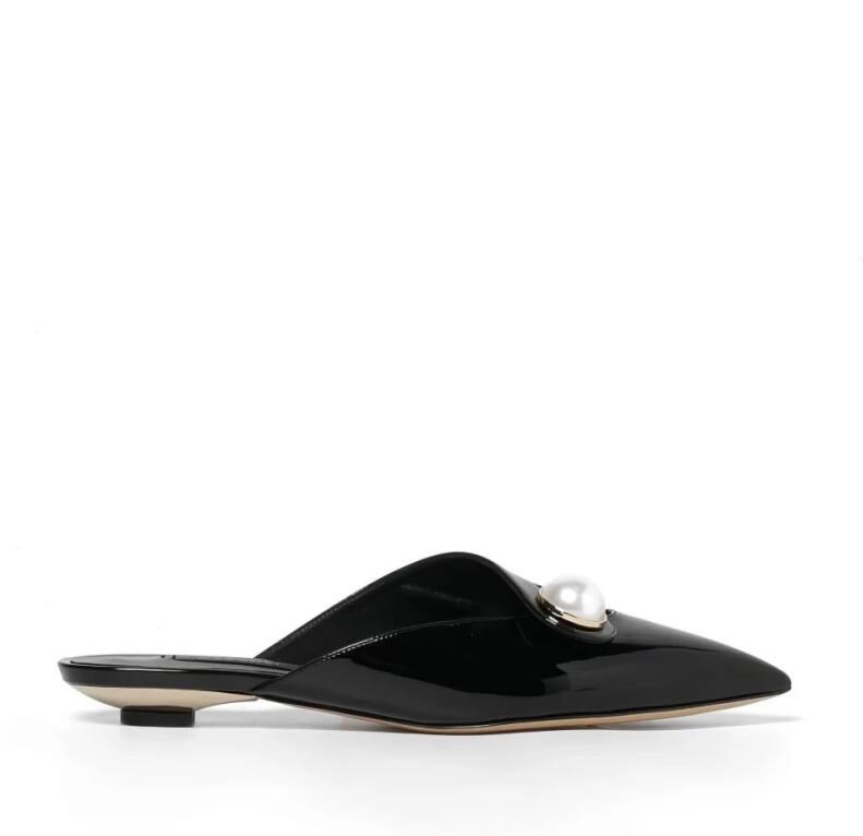 Casadei Pumps met microhak en pareldetail