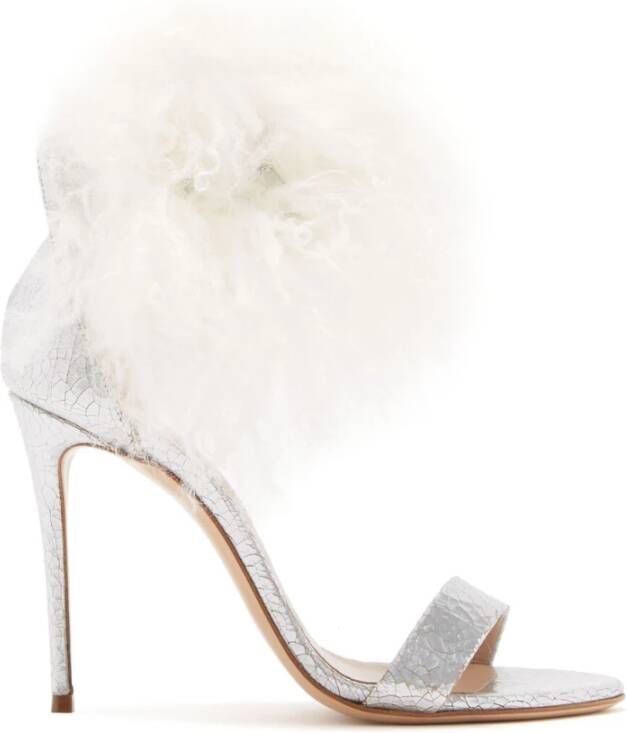 Casadei Extravagante Aria Sandaal met Pluizige Bontgesp White Dames