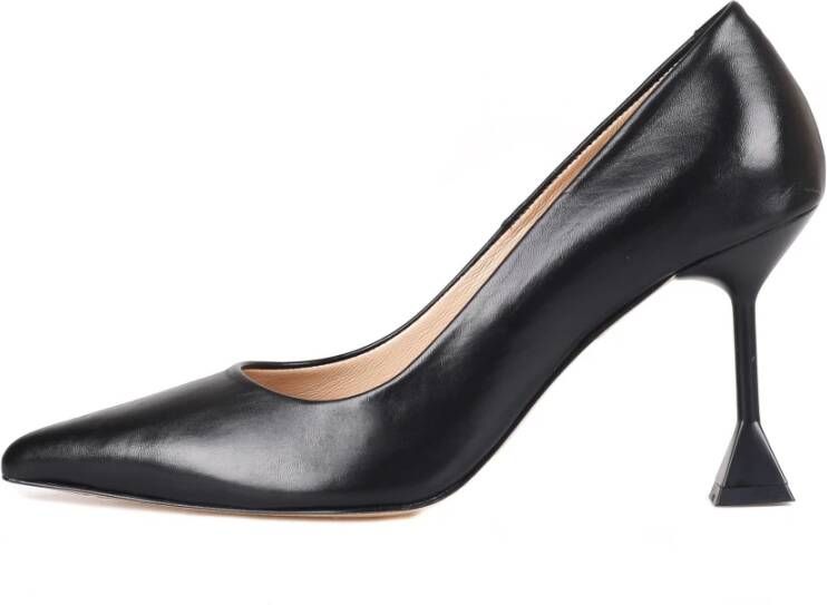 Cesare Gaspari Iconische gevormde pumps
