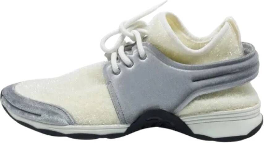 Chanel Vintage Pre-owned Corduroy sneakers White Dames