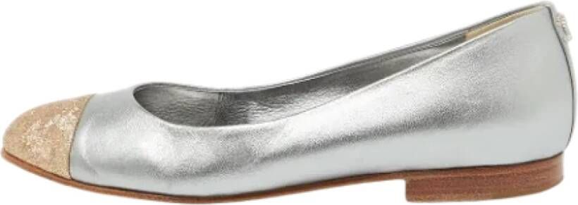 Chanel Vintage Pre-owned Leather flats Gray Dames