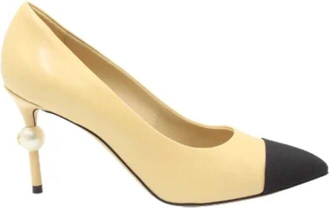 Chanel Vintage Pre-owned Leather heels Beige Dames