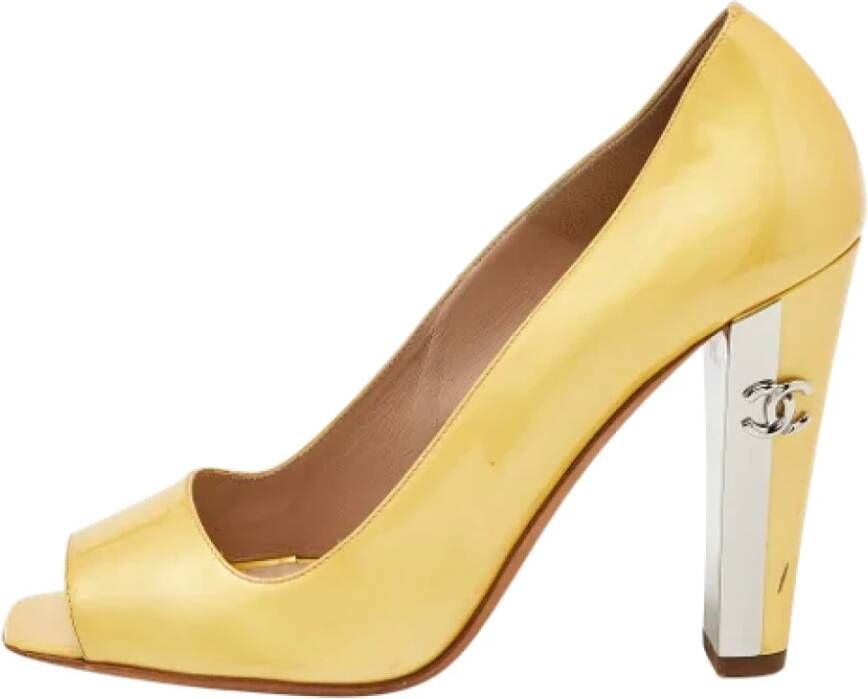Chanel Vintage Pre-owned Leather heels Yellow Dames